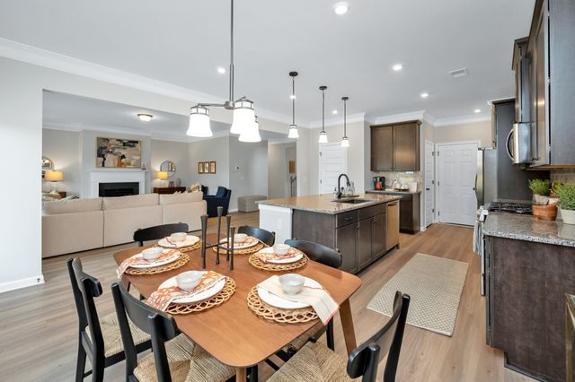 572 Nightengale Ridge Dr, Columbia, TN 38401