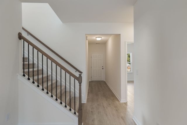 572 Nightengale Ridge Dr, Columbia, TN 38401