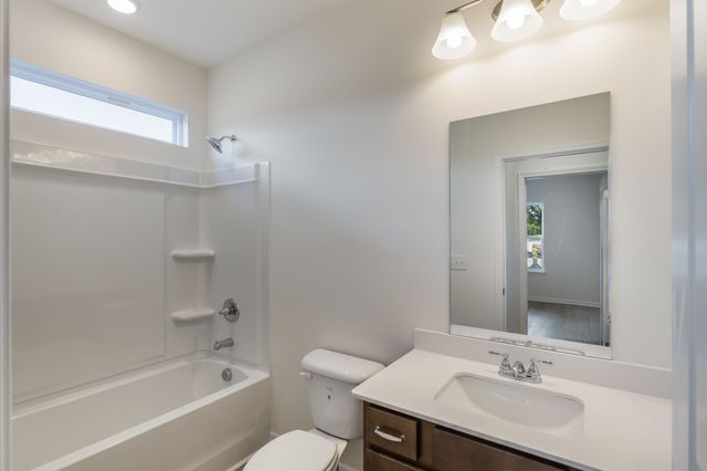 572 Nightengale Ridge Dr, Columbia, TN 38401