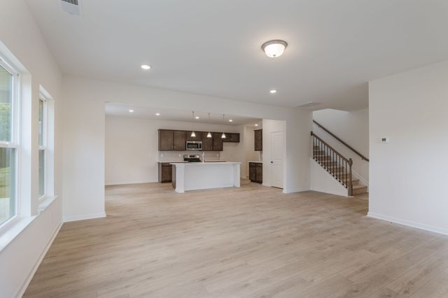 572 Nightengale Ridge Dr, Columbia, TN 38401