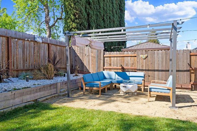 912 Portside Cir, Roseville, CA 95678