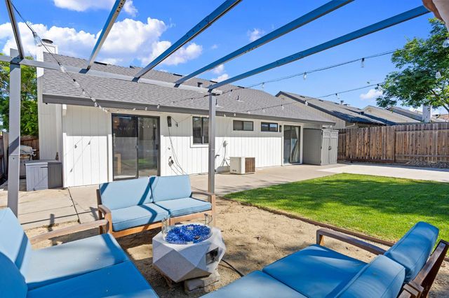 912 Portside Cir, Roseville, CA 95678