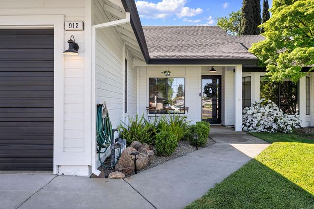 912 Portside Cir, Roseville, CA 95678