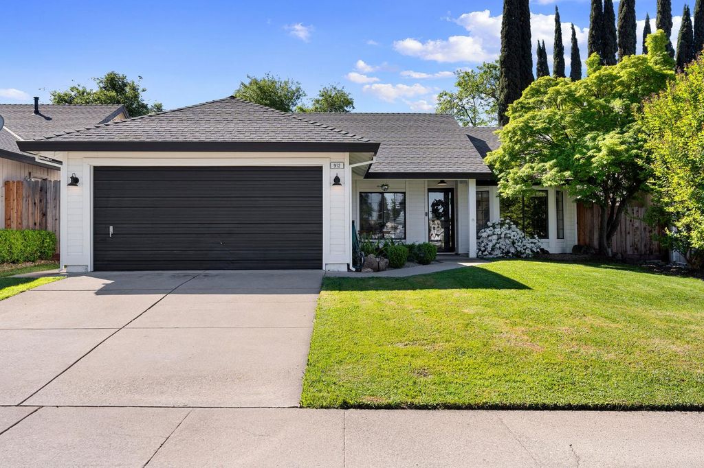 912 Portside Cir, Roseville, CA 95678