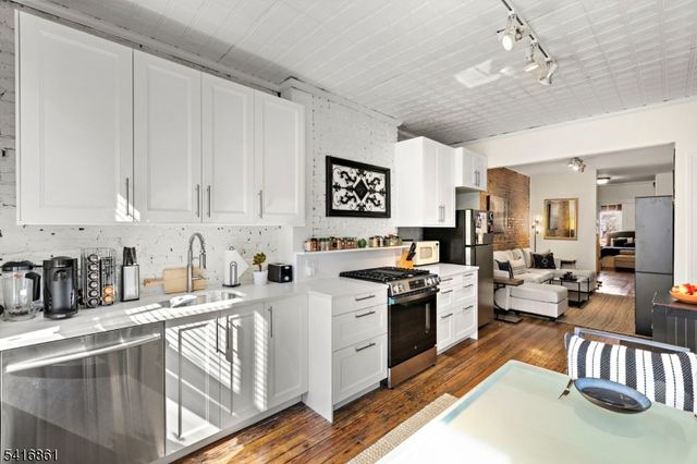 351 8Th St 1R, Jersey City, NJ 07302