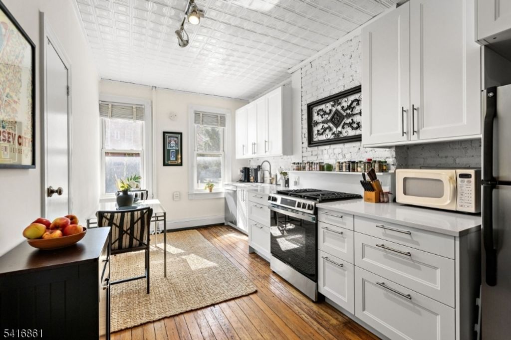 351 8Th St 1R, Jersey City, NJ 07302