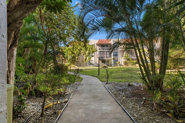 3511 Inverrary Drive 208, Lauderhill, FL 33319