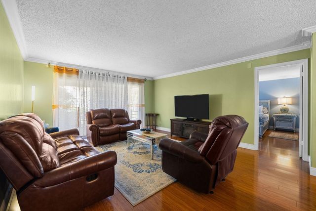 3511 Inverrary Drive 208, Lauderhill, FL 33319