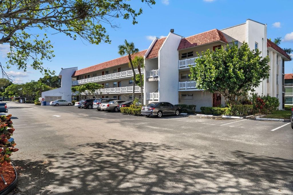 3511 Inverrary Drive 208, Lauderhill, FL 33319