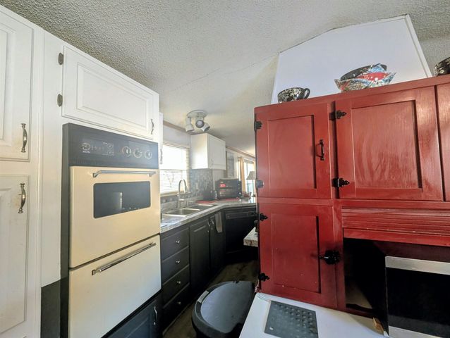 16 Harbourt Drive, Winchester, NH 03470