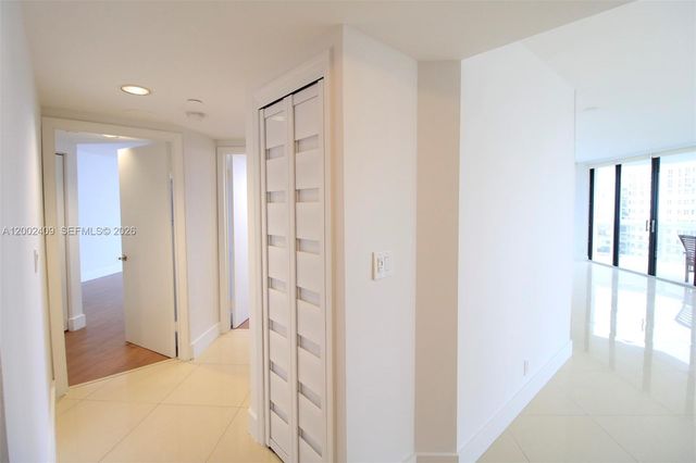 20185 E Country Club Dr 1105, Aventura, FL 33180