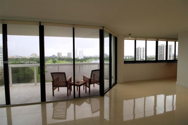 20185 E Country Club Dr 1105, Aventura, FL 33180