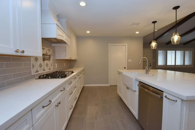 10802 Meadow Lake Lane, Houston, TX 77042