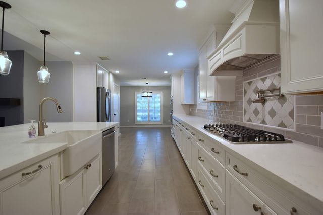 10802 Meadow Lake Lane, Houston, TX 77042