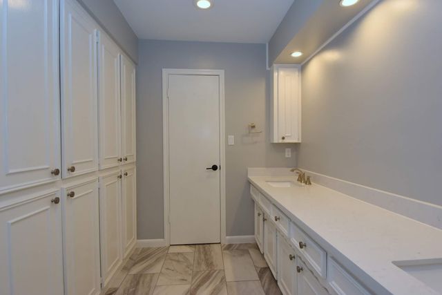 10802 Meadow Lake Lane, Houston, TX 77042