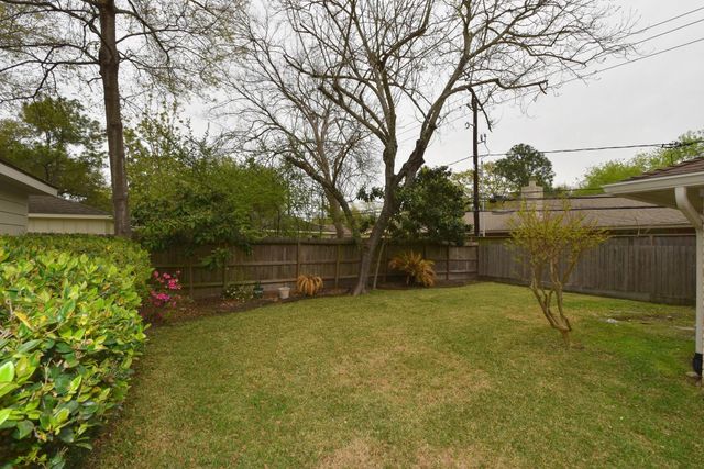 10802 Meadow Lake Lane, Houston, TX 77042