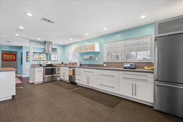 7261 Dry Creek Rd, Rio Linda, CA 95673