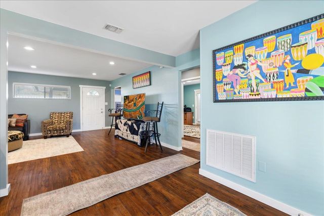 7261 Dry Creek Rd, Rio Linda, CA 95673