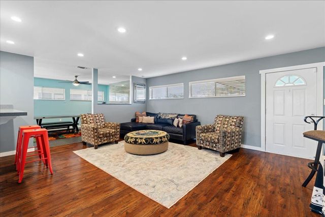 7261 Dry Creek Rd, Rio Linda, CA 95673