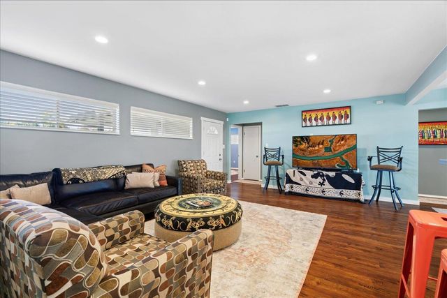 7261 Dry Creek Rd, Rio Linda, CA 95673