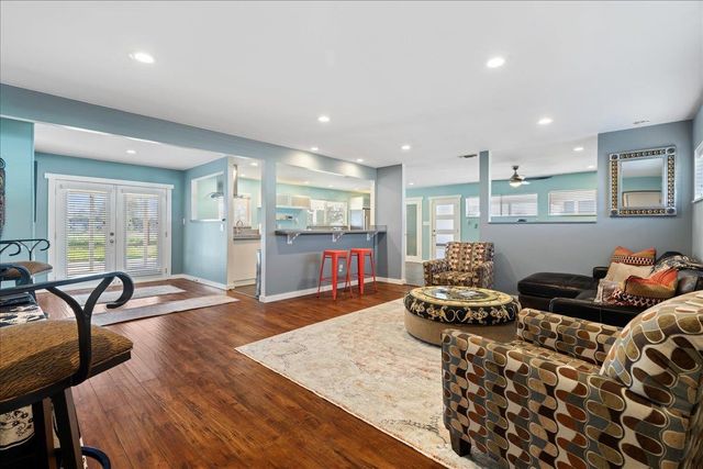 7261 Dry Creek Rd, Rio Linda, CA 95673