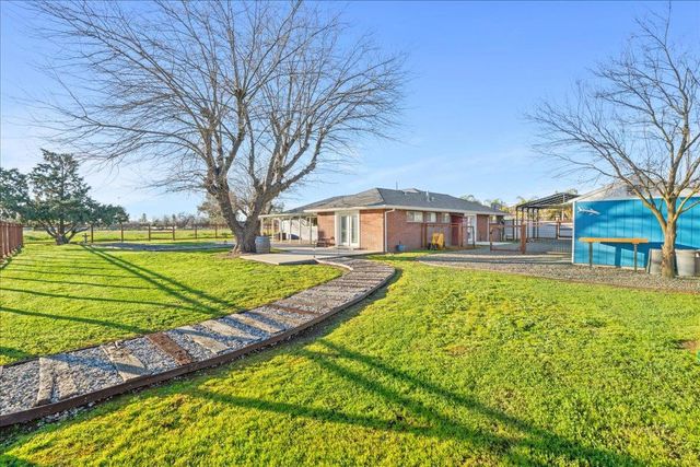 7261 Dry Creek Rd, Rio Linda, CA 95673