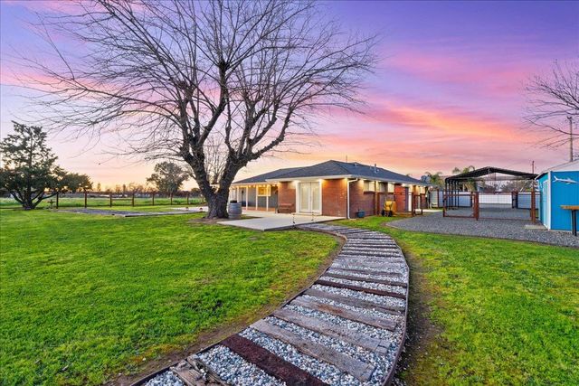 7261 Dry Creek Rd, Rio Linda, CA 95673