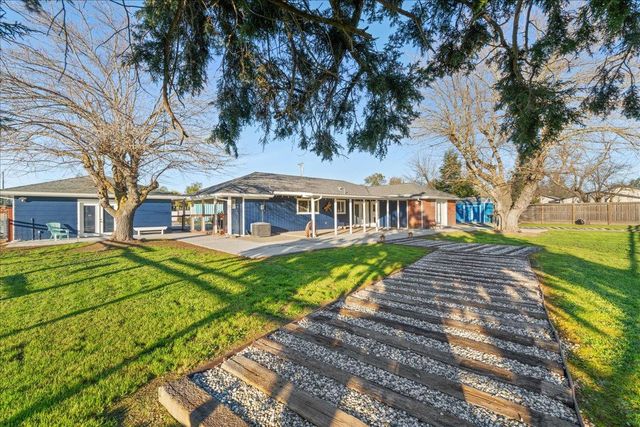 7261 Dry Creek Rd, Rio Linda, CA 95673
