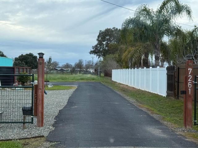 7261 Dry Creek Rd, Rio Linda, CA 95673