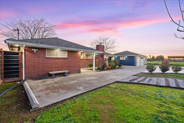 7261 Dry Creek Rd, Rio Linda, CA 95673