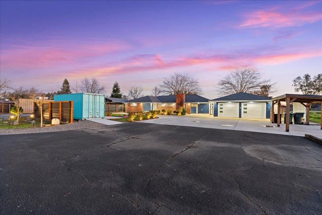 7261 Dry Creek Rd, Rio Linda, CA 95673