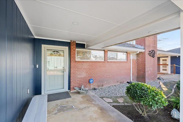 7261 Dry Creek Rd, Rio Linda, CA 95673