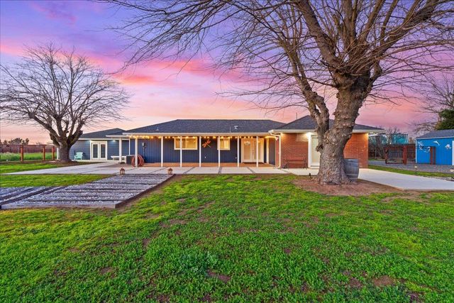 7261 Dry Creek Rd, Rio Linda, CA 95673