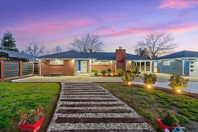 7261 Dry Creek Rd, Rio Linda, CA 95673