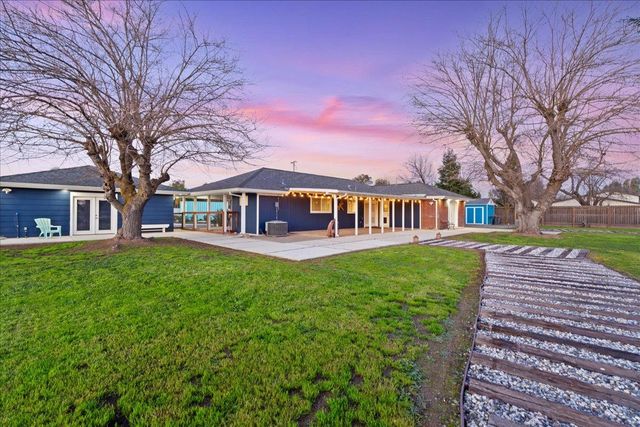 7261 Dry Creek Rd, Rio Linda, CA 95673