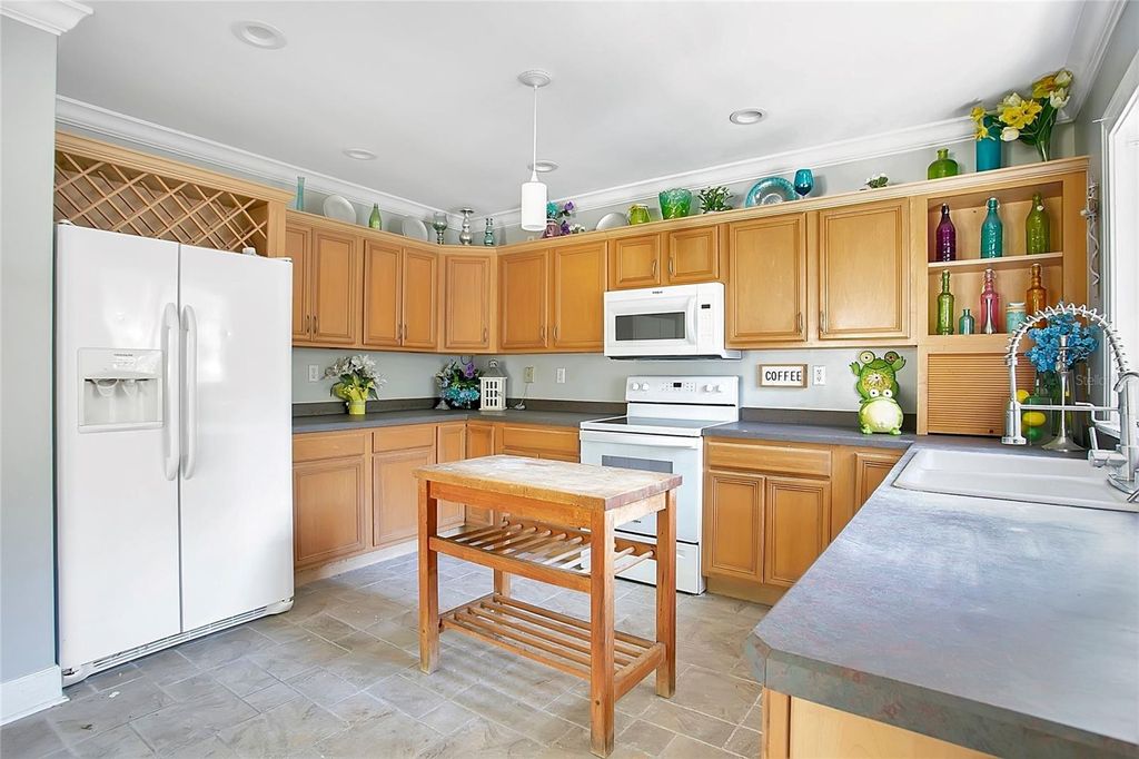 Image 12 of property listing at 1610 E JEFFERSON STREET, Orlando, FL 32803