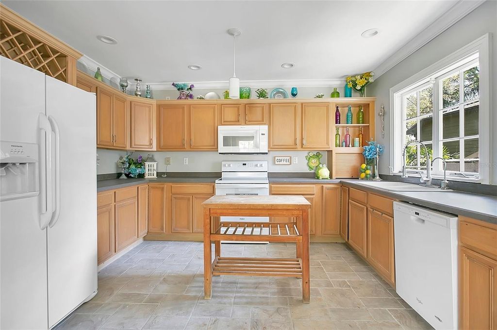 Image 13 of property listing at 1610 E JEFFERSON STREET, Orlando, FL 32803