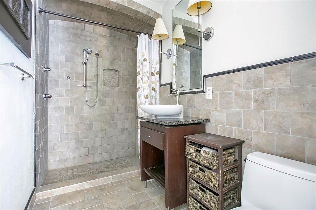 Image 16 of property listing at 1610 E JEFFERSON STREET, Orlando, FL 32803