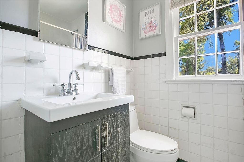 Image 19 of property listing at 1610 E JEFFERSON STREET, Orlando, FL 32803