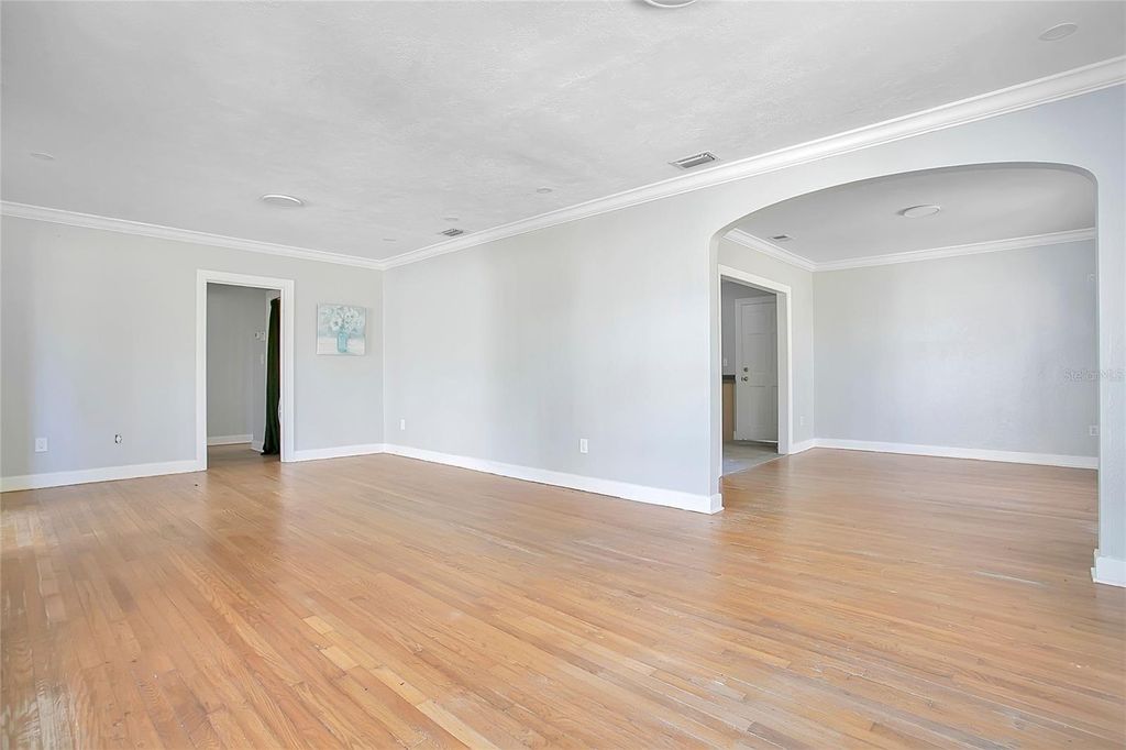 Image 5 of property listing at 1610 E JEFFERSON STREET, Orlando, FL 32803