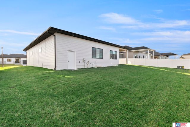 9430 Wilderness Sky Drive, Lincoln, NE 68516