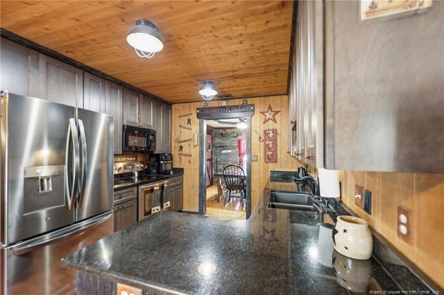 949 Adcox Road, Raeford, NC 28376