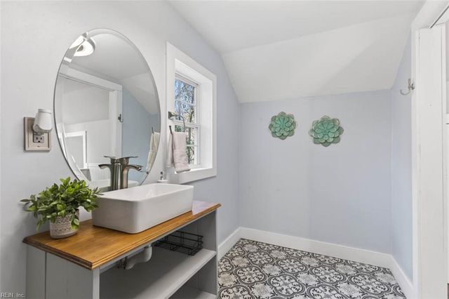 173 Swanson RD, Norfolk, VA 23503