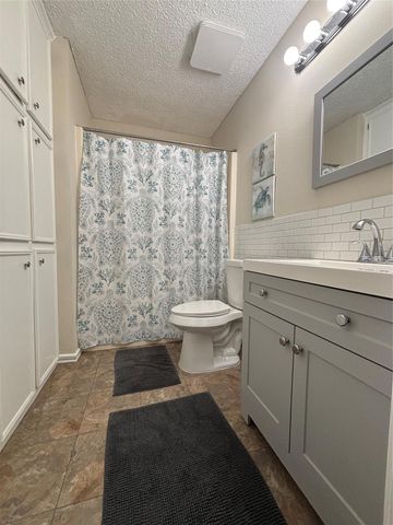 3130 Balzar Drive, Dickinson, TX 77539