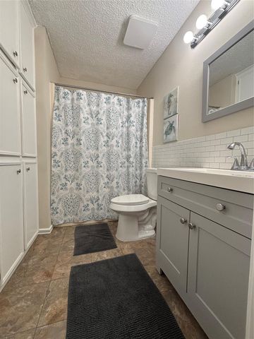 3130 Balzar Drive, Dickinson, TX 77539