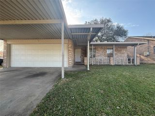 3130 Balzar Drive, Dickinson, TX 77539