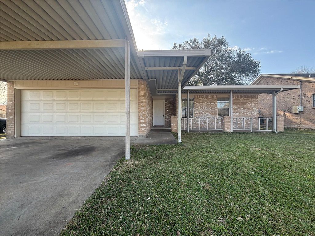 3130 Balzar Drive, Dickinson, TX 77539