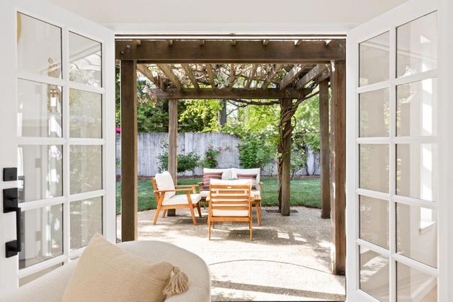 928 Knightsbridge Lane, Redwood City, CA 94061