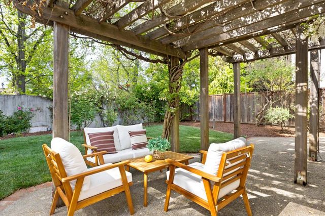 928 Knightsbridge Lane, Redwood City, CA 94061