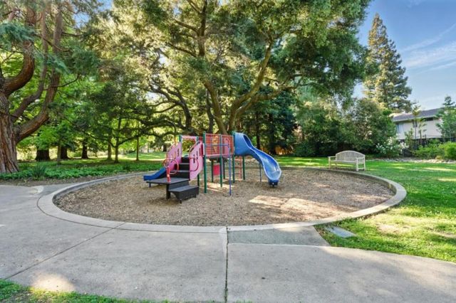 928 Knightsbridge Lane, Redwood City, CA 94061